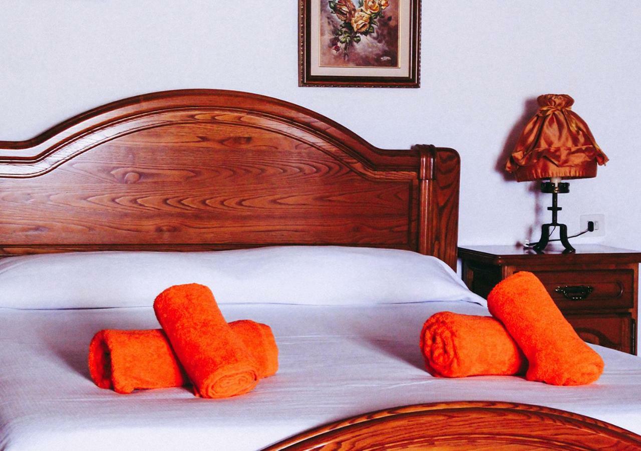Masia Can Solà Gros Caldes de Malavella Esterno foto